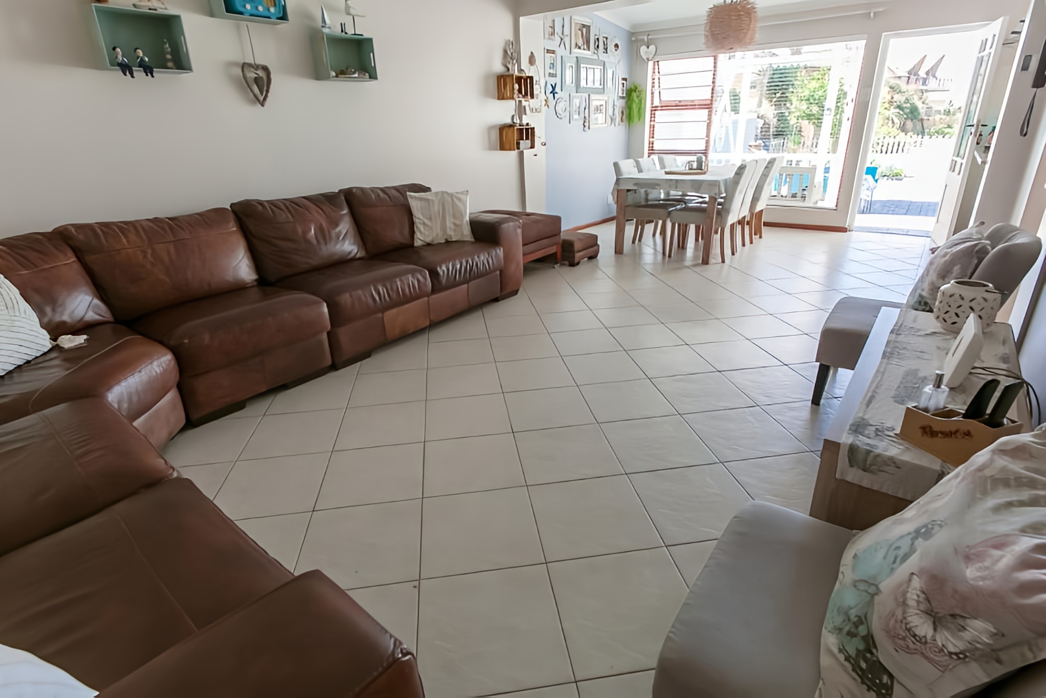 family holiday home Jeffreys Bay sleeps 7 Surf n Sea