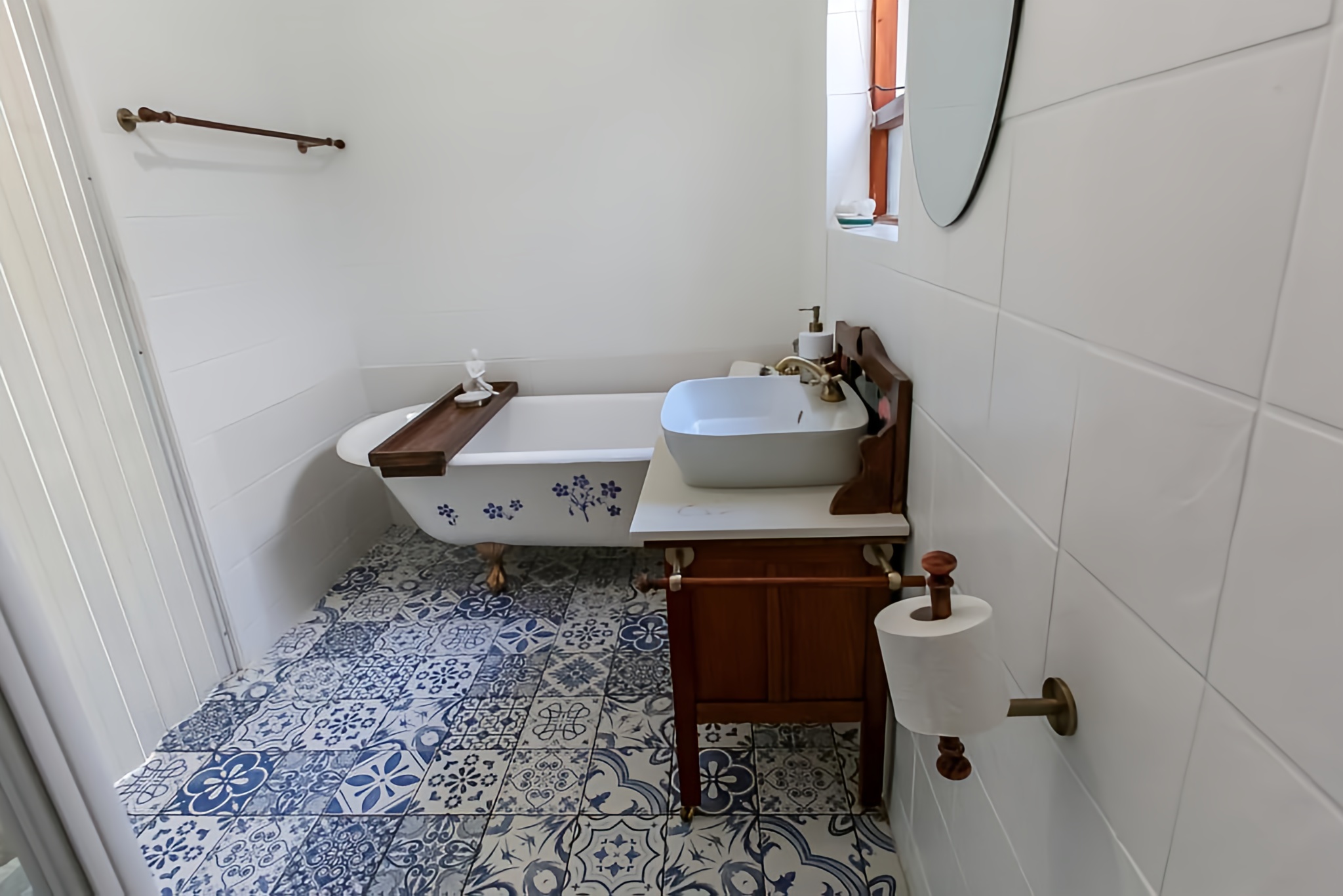Blue tile full bathroom Surf n Sea Jeffreys Bay